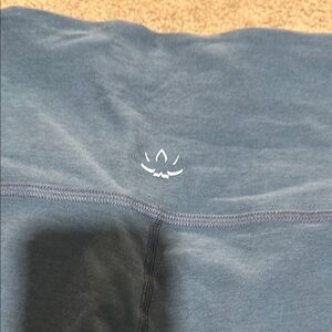 BEYOND YOGA size S/P bluish/ green ankle length leggings